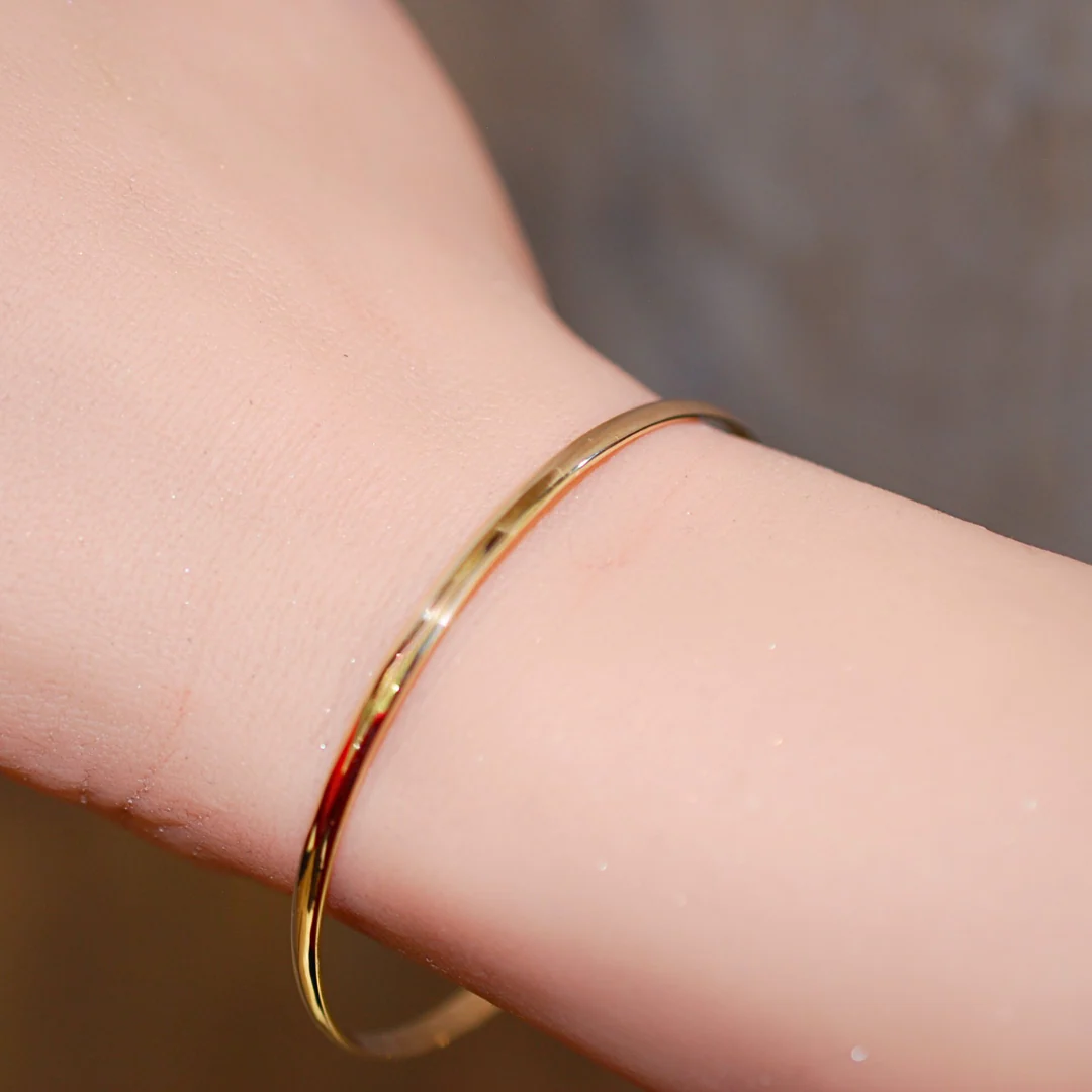 9ct gold narrow bangle - Image 2