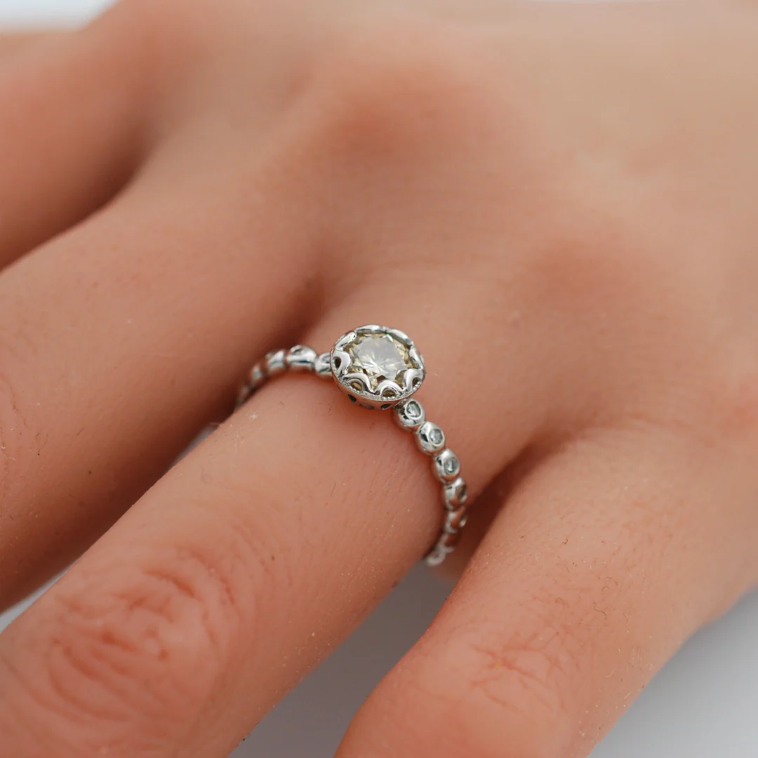 9ct gold diamond ring - Image 2