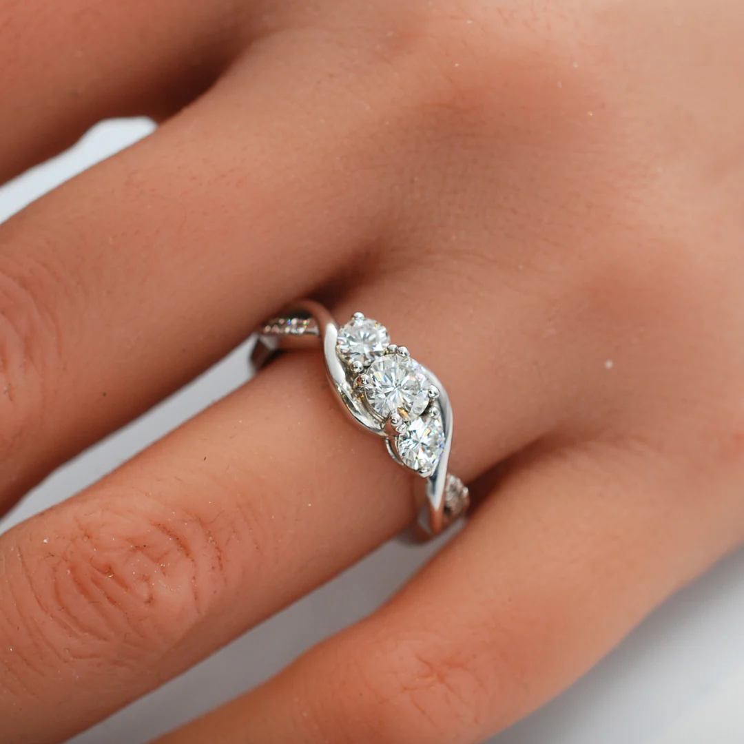 9ct white gold diamond ring - Image 3